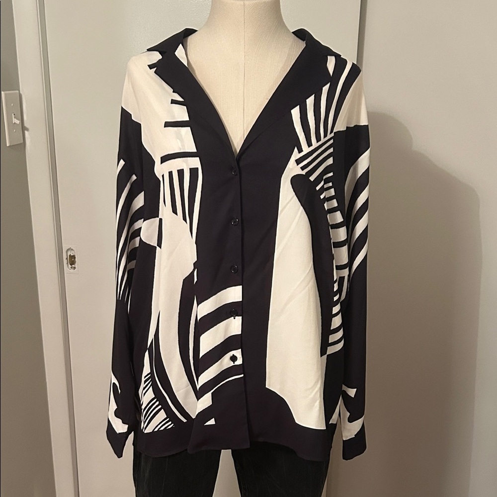 AKIRA Black and White Abstract Blouse